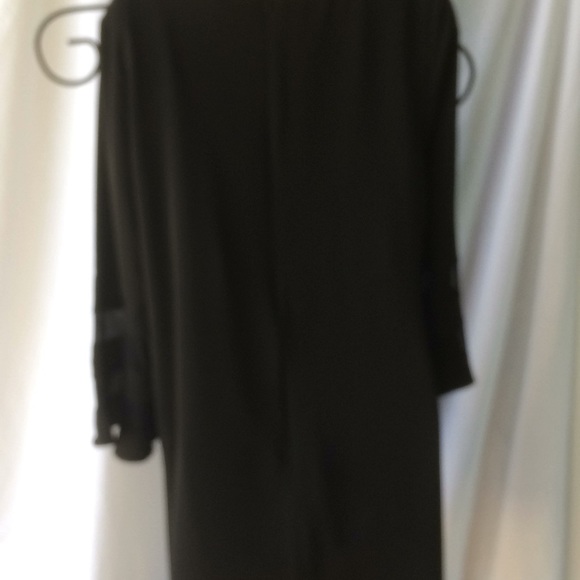 Tastefully embellished LBD - Picture 5 of 6